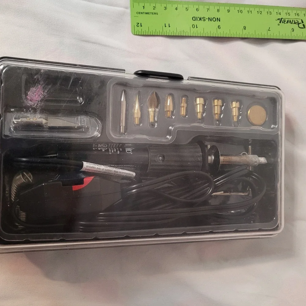 Plaid Creative Woodburning Kit with Interchangeable Tips and‎ Case 2015